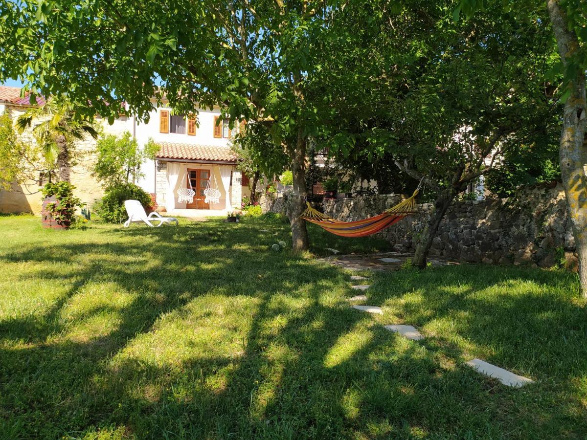 Apartment Parenzana, Little Row House With Big Green Yard In Central Istria Rakotule Екстер'єр фото